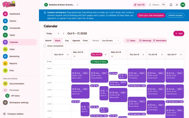 Fifi’s calendar in week view for Bubbles & Bows Grooming: groomer Ava Brooks’s full grooms, puppy grooms and nail trims from Monday to Saturday, each with its client and table.